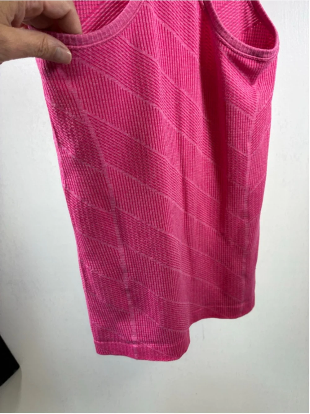 Lululemon Run Swiftly Tech Racerback in Heathered Jewelled Magenta Size 2